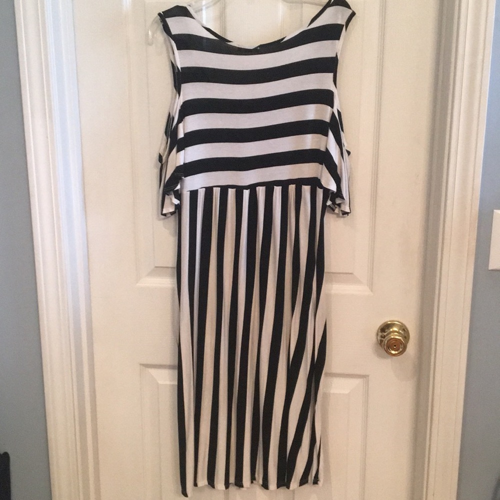 Dress - Picture 3 of 3